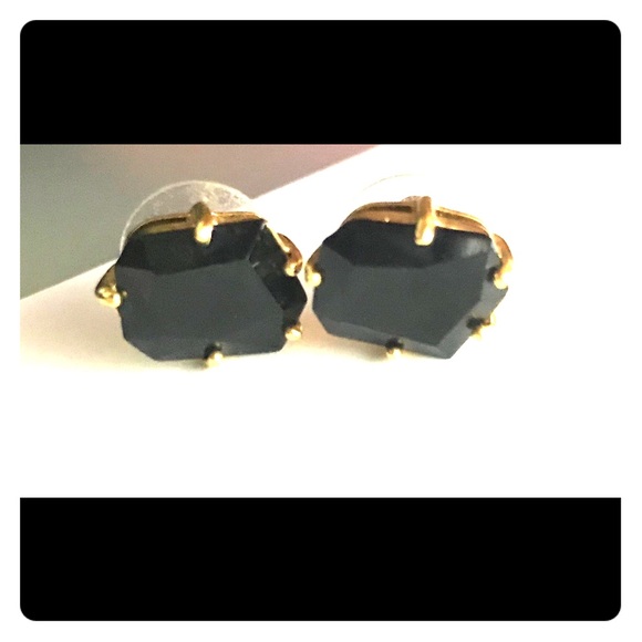 Black and gold stud earrings - Picture 1 of 1